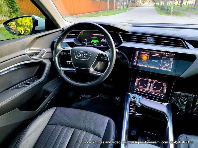 2021 Audi e-tron quattro Premium Plus