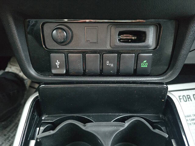 2020 Mitsubishi Outlander LE