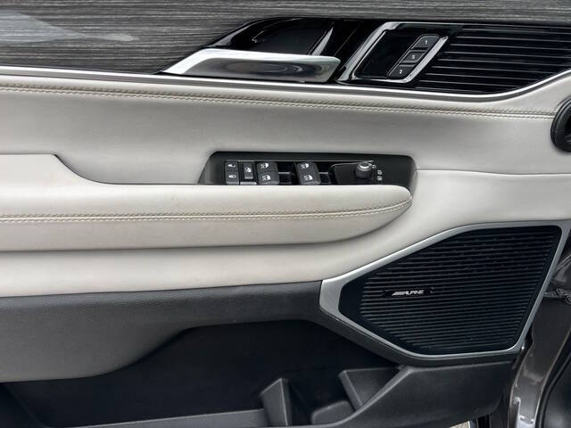 2022 Jeep Wagoneer 27