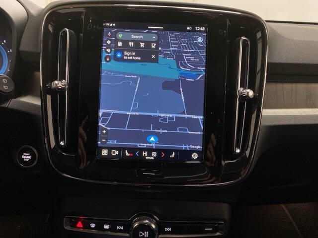 2025 Volvo XC40 B5 Plus Dark Theme