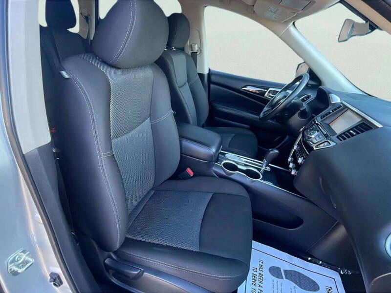 2020 Nissan Pathfinder SV