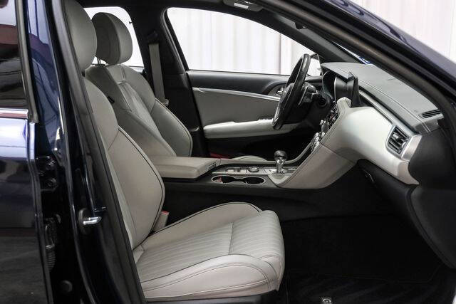2023 Genesis G70