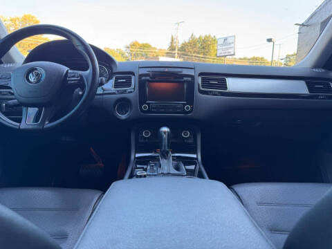 2014 Volkswagen Touareg V6 Sport