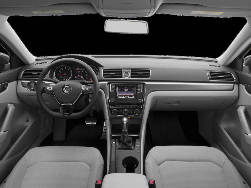 2017 Volkswagen Passat 1.8T R-Line