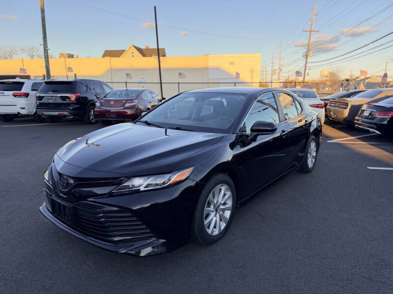 2019 Toyota Camry LE's photo