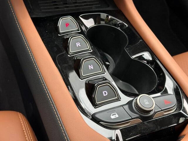 2025 VinFast VF8 Plus