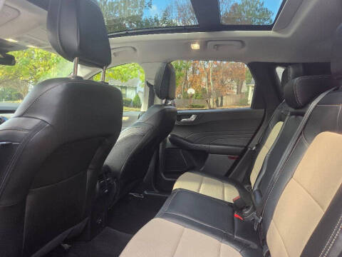 2022 Ford Escape Titanium