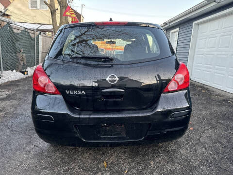 2011 Nissan Versa 1.8 S
