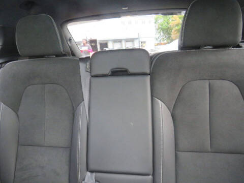 2022 Volvo XC40 T5 R-Design