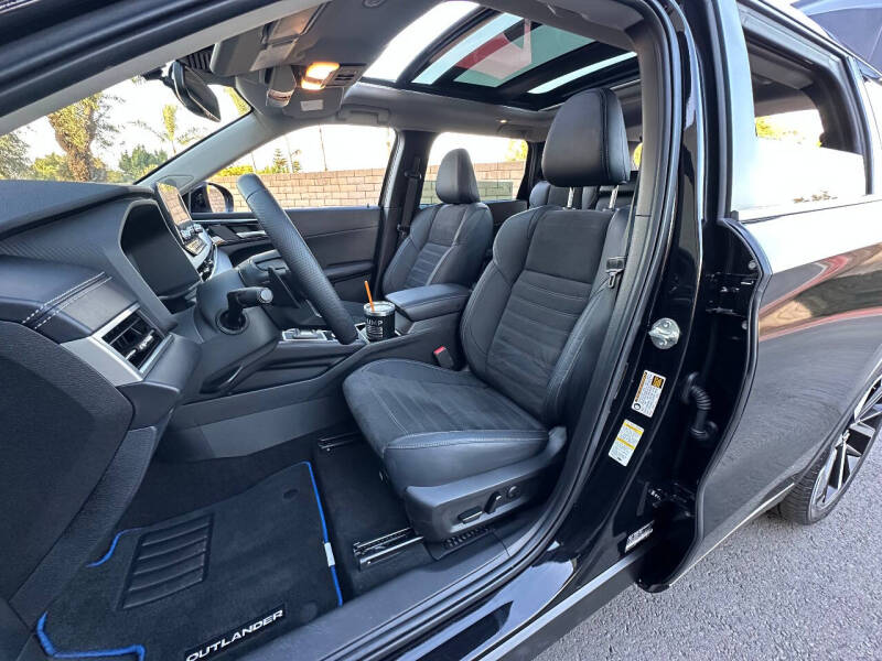 2023 Mitsubishi Outlander PHEV SE