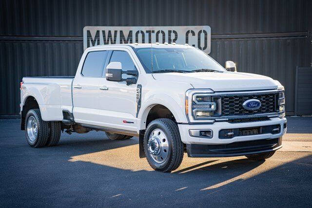 2023 Ford F-450 Super Duty Limited's photo