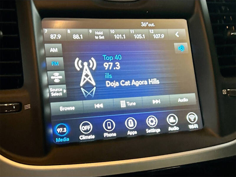 2023 Chrysler 300 Touring