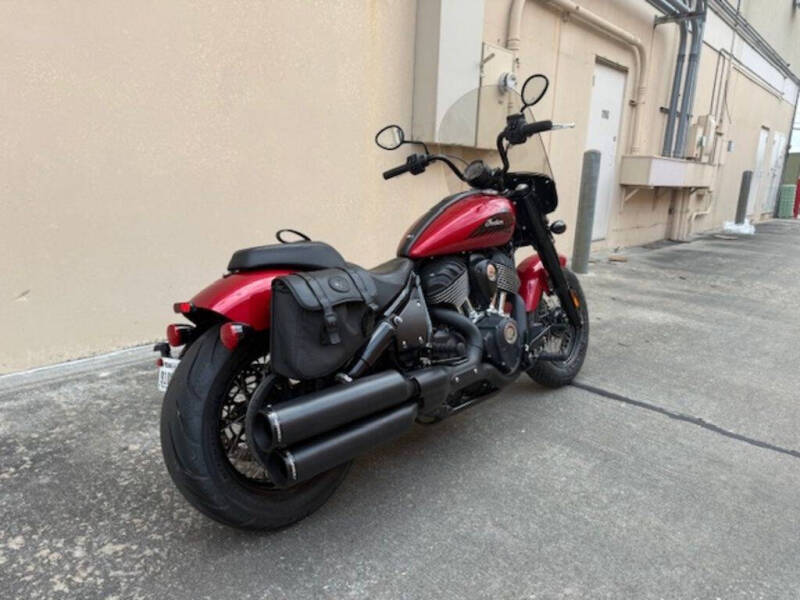 2022 Indian Chief Bobber Ruby Metall