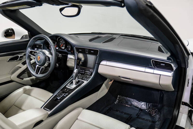 2017 Porsche 911 Carrera