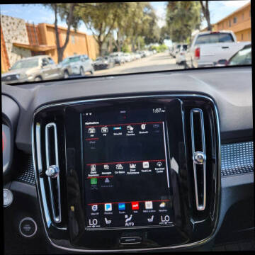 2022 Volvo XC40 T5 R-Design