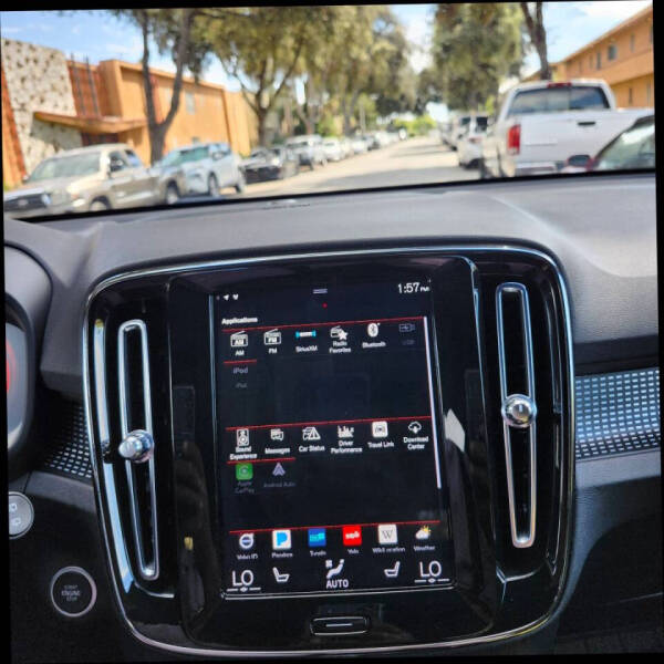 2022 Volvo XC40 T5 R-Design