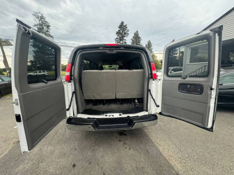 2017 GMC Savana LT 3500