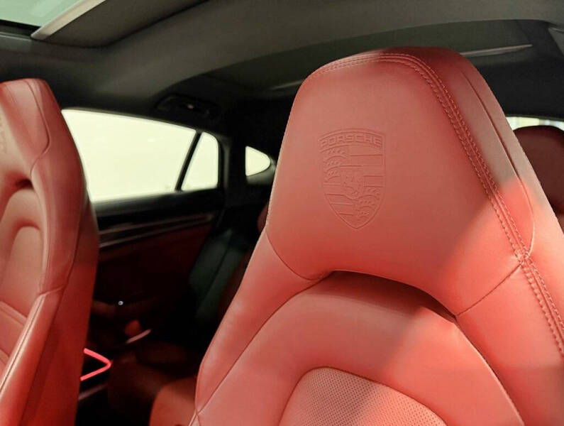 2018 Porsche Panamera 4