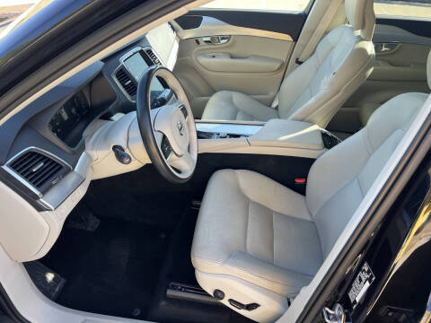 2018 Volvo XC90 T6 Momentum