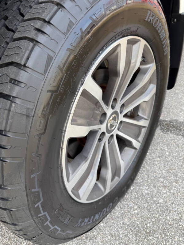 2017 Nissan Titan SV