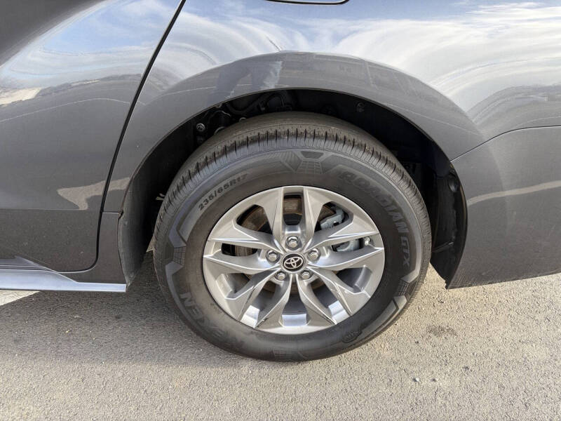 2025 Toyota Sienna LE 8-Passenger