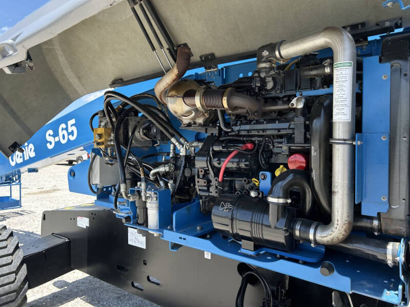 2017 Genie 65' Manlift