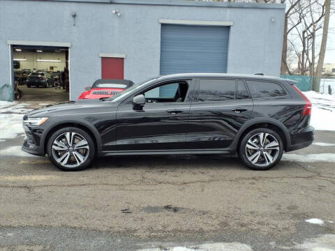 2025 Volvo V60 Cross Country B5 Plus