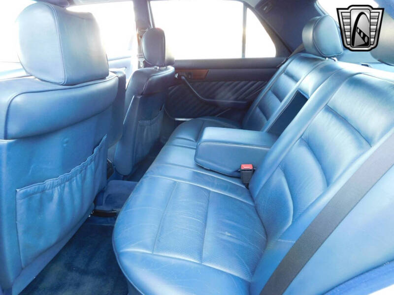 1990 Mercedes-Benz 300-Class 300 SE