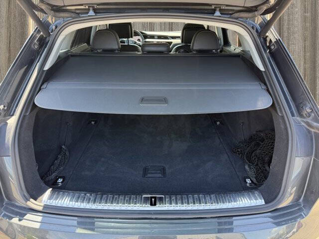 2019 Audi e-tron quattro Prestige