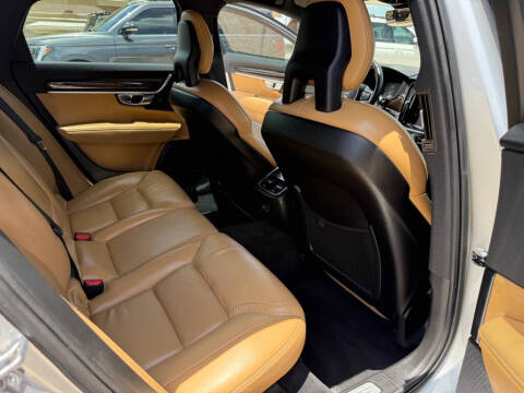 2017 Volvo S90 T6 Momentum