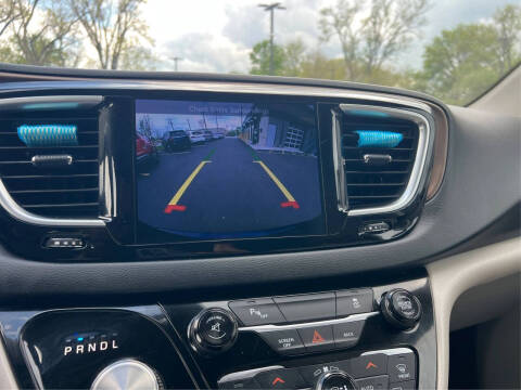 2017 Chrysler Pacifica Touring-L Plus