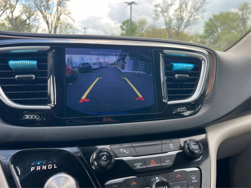 2017 Chrysler Pacifica Touring-L Plus