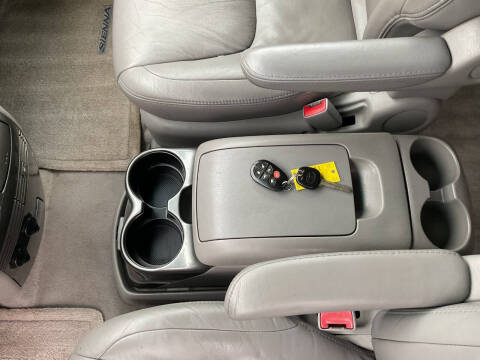 2004 Toyota Sienna XLE 7 Passenger