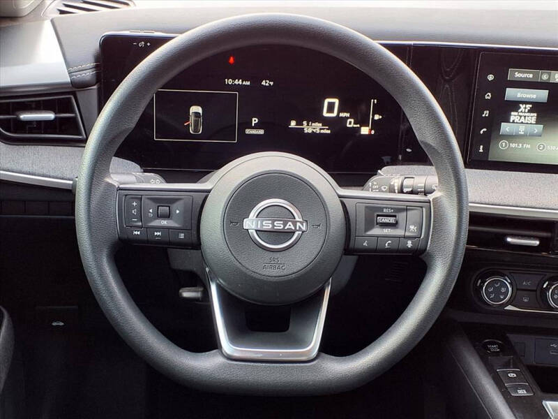 2025 Nissan Kicks SV