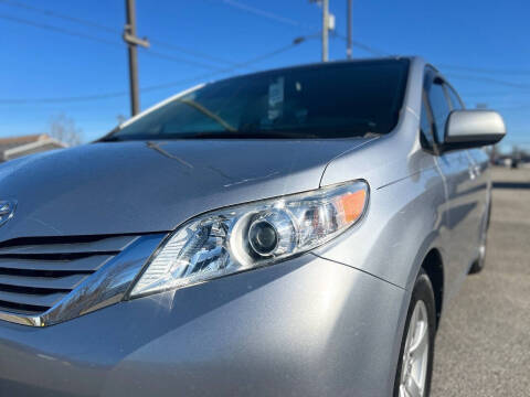 2017 Toyota Sienna LE 8-Passenger