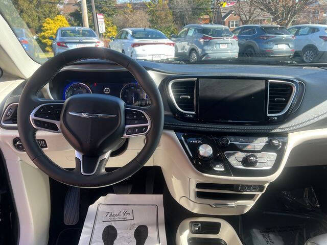 2023 Chrysler Pacifica Touring L