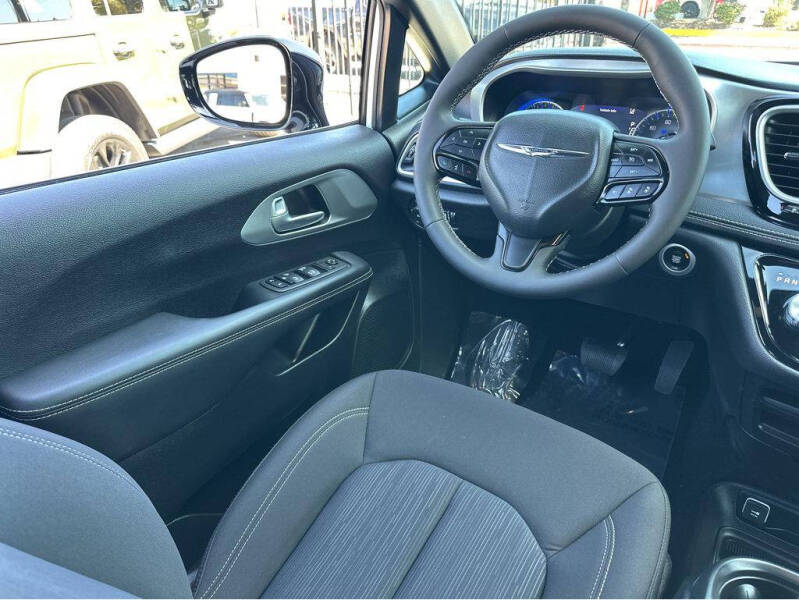 2024 Chrysler Pacifica Touring