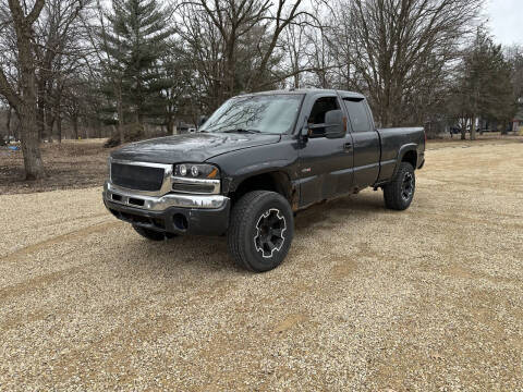 2005 GMC Sierra 2500HD for sale at Oakdale Auto Sales in Lakeland MN