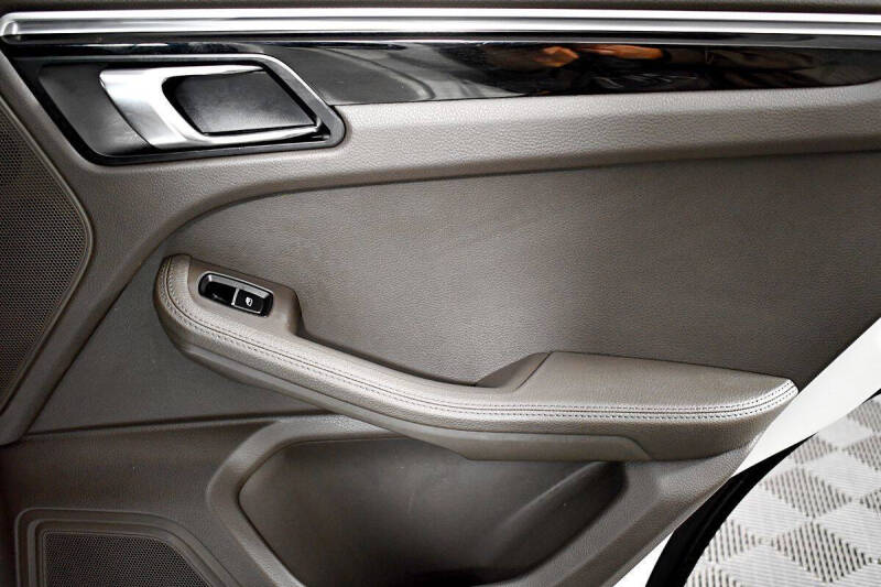 2016 Porsche Macan S