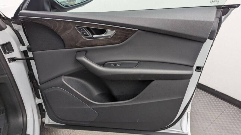 2022 Audi Q8 quattro Premium 55 TFSI