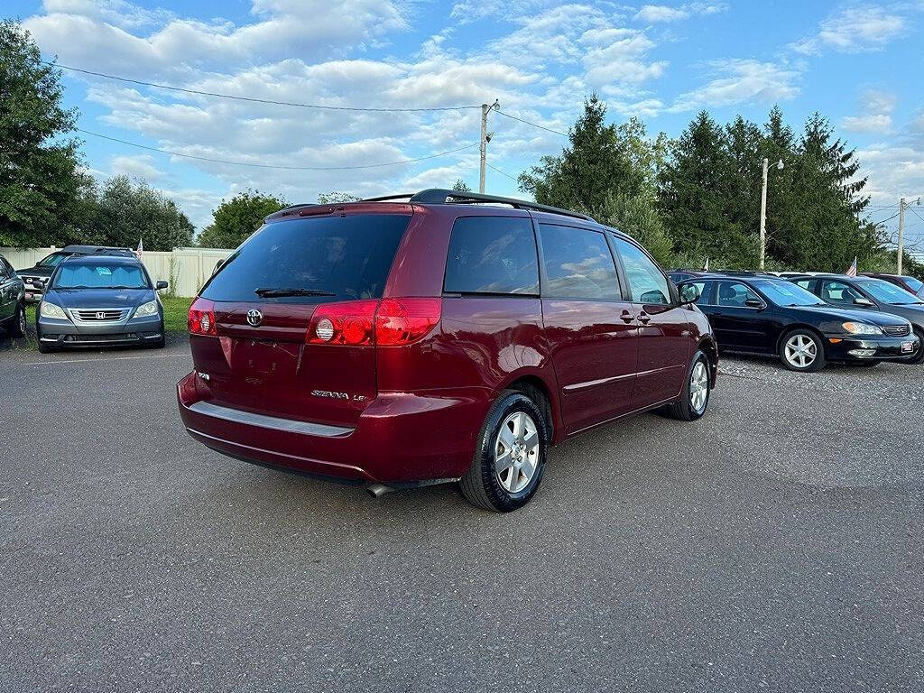 2007 Toyota Sienna for sale at We Buy & Sell Cars Inc in Orlando, FL