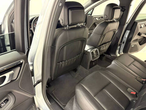 2020 Porsche Macan S