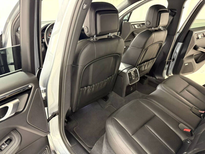 2020 Porsche Macan S