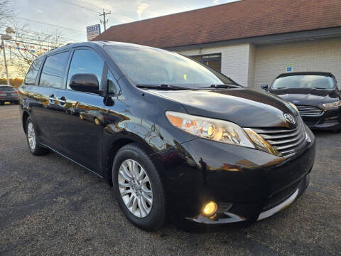 2013 Toyota Sienna XLE 8-Passenger
