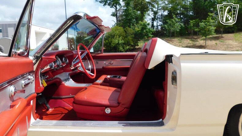 1962 Ford Thunderbird