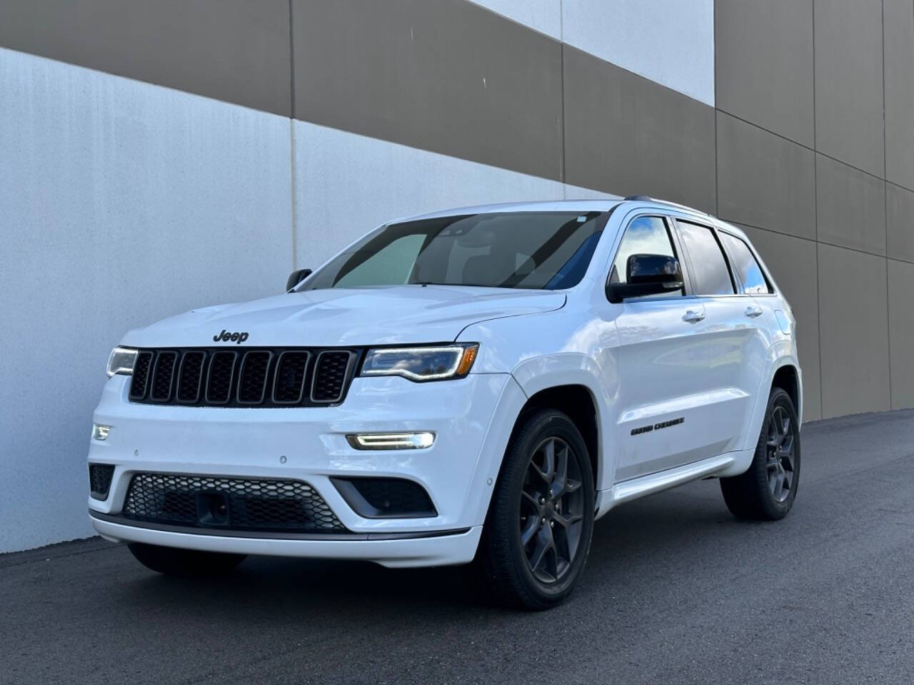 2020 Jeep Grand Cherokee for sale at Phoenix Motor Co in Romulus, MI