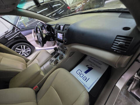 2013 Toyota Highlander SE