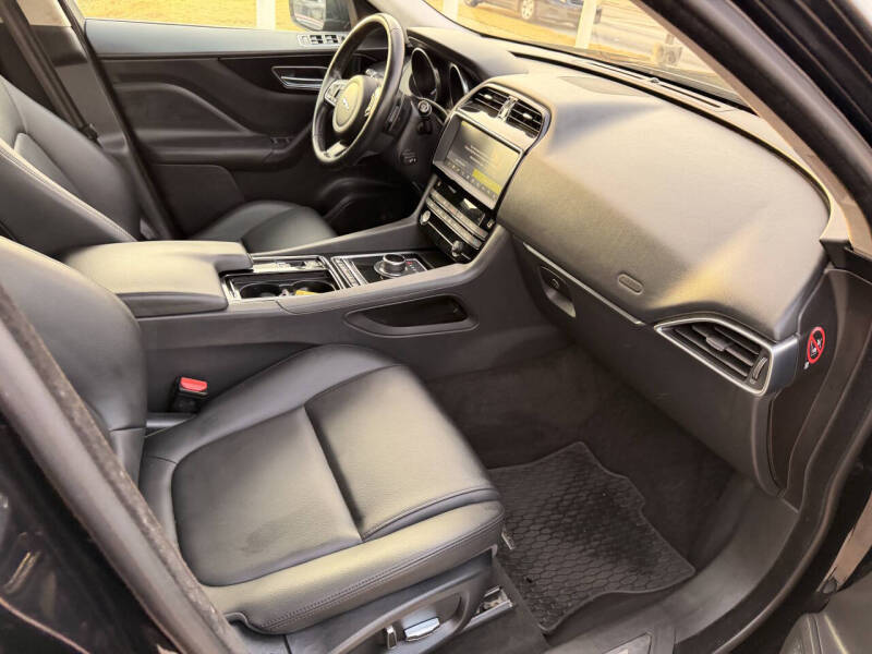 2019 Jaguar F-PACE 25t Premium