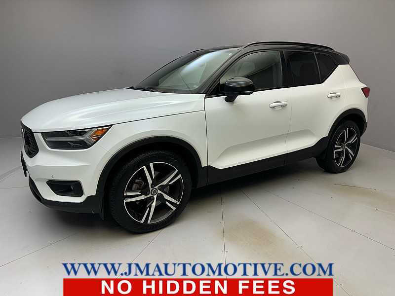 2020 Volvo XC40 R-Design's photo