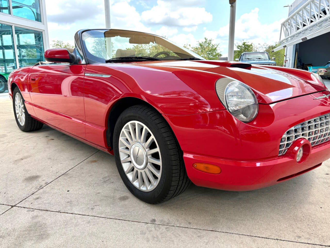 2005 Ford Thunderbird 19